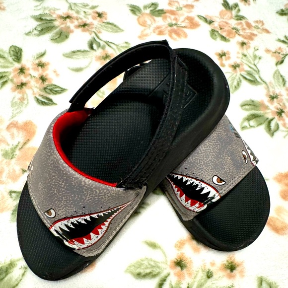 Reef shark toodler sandals size 9/10 - Picture 1 of 6